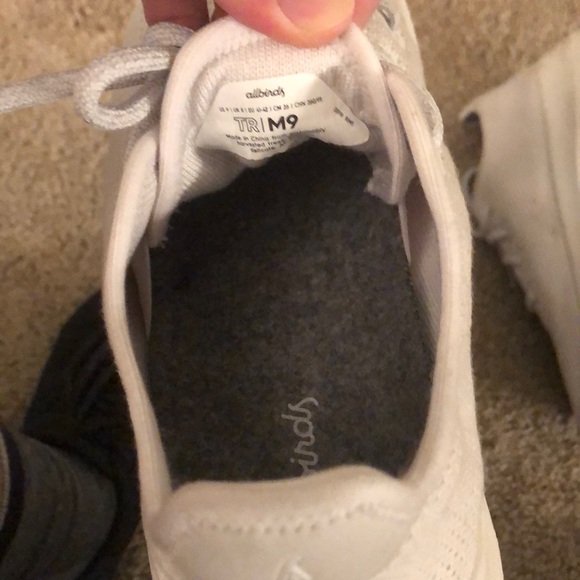 Size M9 Allbirds Tree Runner White - Picture 3 of 3